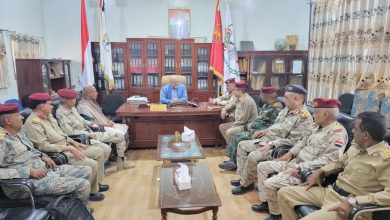 The Taiz governor visits the military command, reaffirming support for the national army.