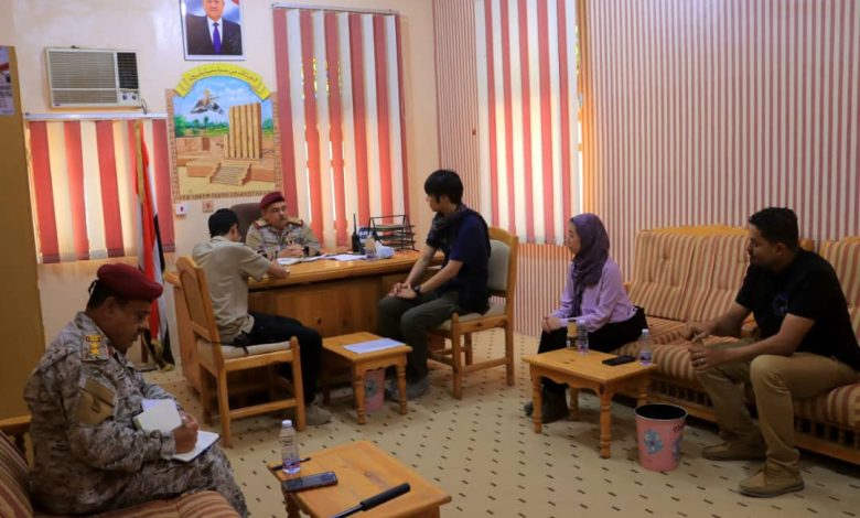 The head of intelligence discusses strengthening cooperation with a Japanese delegation in Marib.