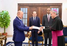 The Chairman of the Leadership Council receives the credentials of the Vatican Ambassador.