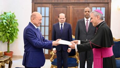 The Chairman of the Leadership Council receives the credentials of the Vatican Ambassador.