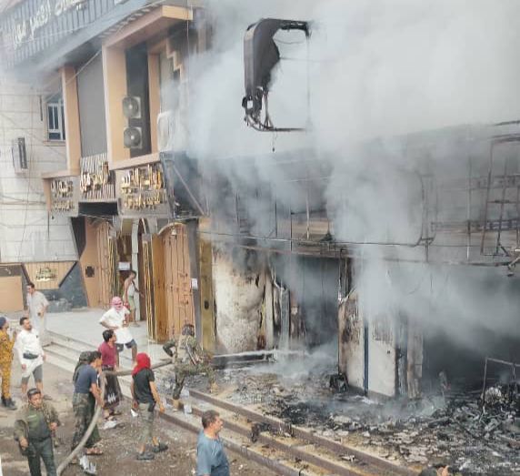 A fire engulfed a pharmacy in downtown Marib, but civil defense teams extinguished it and prevented further spread.