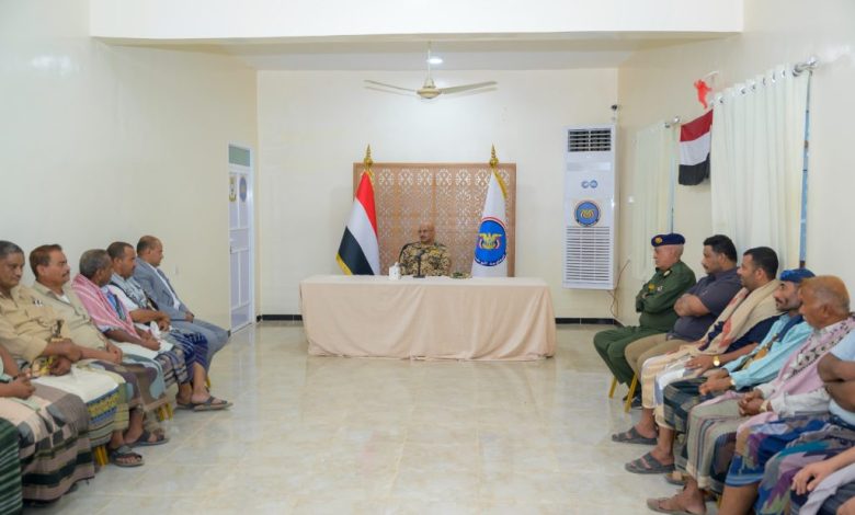 Council member Tariq Saleh announced the resumption of the Sheikh Zayed water project in Taiz, with new projects planned for Al-Mokha.
