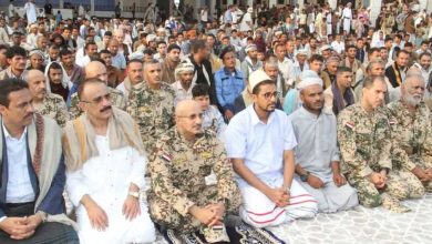 Council member Tariq Saleh performs Eid al-Adha prayers with citizens in Al-Mokha.