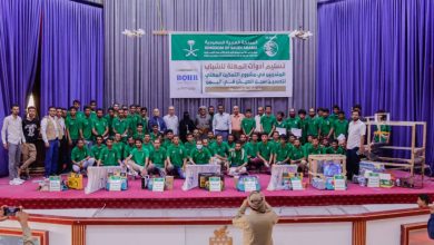 King Salman Relief Center delivers vocational bags to beneficiaries of the empowerment project in Shabwa.