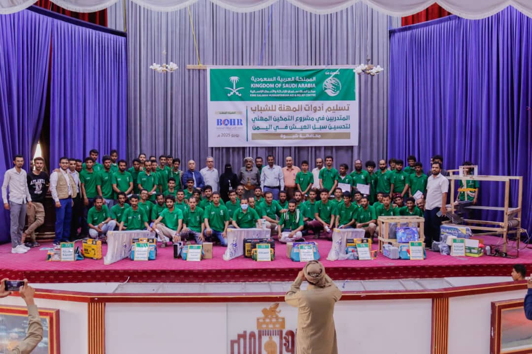 King Salman Relief Center delivers vocational bags to beneficiaries of the empowerment project in Shabwa.