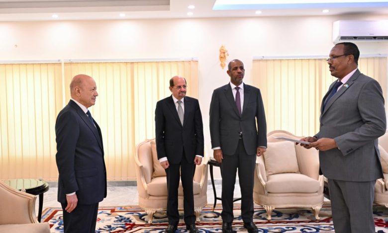 The Chairman of the Leadership Council receives the credentials of the Ambassador of the Federal Republic of Somalia.