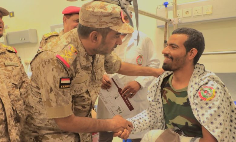 The Chief of Staff inspects the conditions of the wounded and injured at hospitals in Marib.