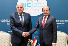 The Foreign Minister discusses the situation in Yemen with his Algerian counterpart.