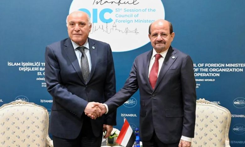 The Foreign Minister discusses the situation in Yemen with his Algerian counterpart.