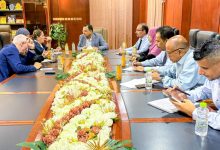 The Minister of Agriculture and Fisheries discusses the implementation of fishery port rehabilitation and fishery development projects with a UN official.