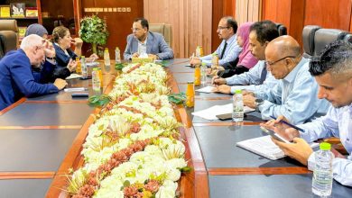 The Minister of Agriculture and Fisheries discusses the implementation of fishery port rehabilitation and fishery development projects with a UN official.