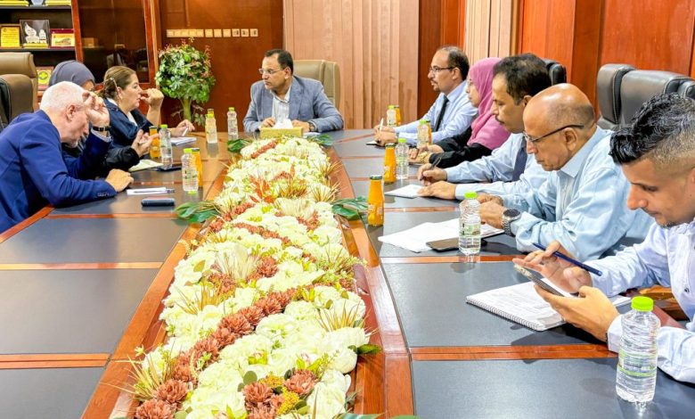 The Minister of Agriculture and Fisheries discusses the implementation of fishery port rehabilitation and fishery development projects with a UN official.