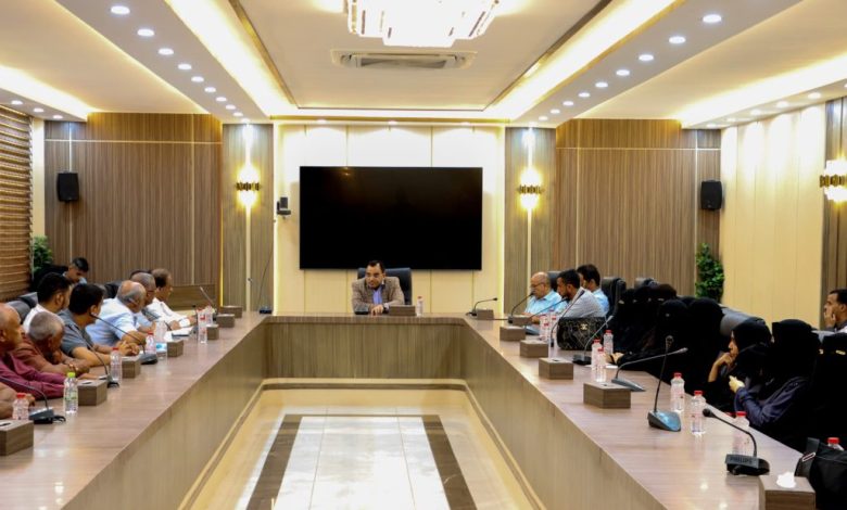 The Minister of Agriculture reviews the activities of the General Authority for Fisheries in the Gulf of Aden.