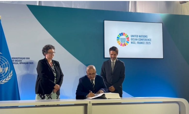 The Minister of Water and Environment signs Yemen's accession to the Marine Biodiversity Agreement.