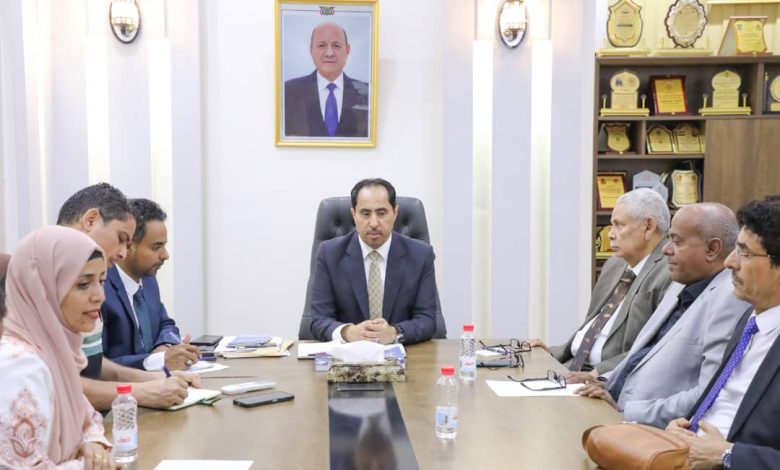The Minister of Youth and Sports discusses the 100-day plan and inspects workplace discipline.