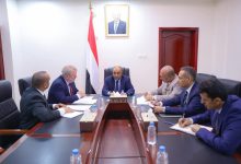 The Prime Minister receives the UNICEF representative in Aden.