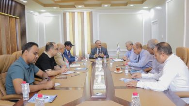 The Transport Minister discusses arrangements to expedite the operation of private investment airline flights.