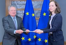 The head of Yemen's EU mission delivers a letter from the Presidential Leadership Council to the President of the European Council.