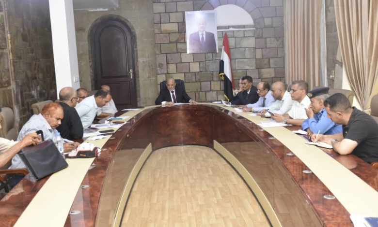 A meeting chaired by the Taiz governor discusses urgent measures to ensure water supply and alleviate citizens' suffering.