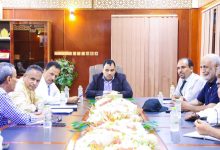 A meeting in Aden discusses the progress of the fishery port construction project.