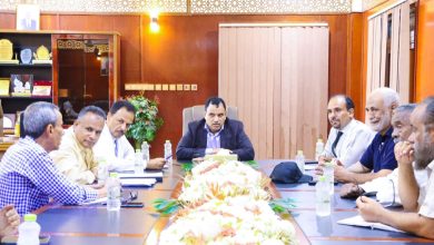 A meeting in Aden discusses the progress of the fishery port construction project.