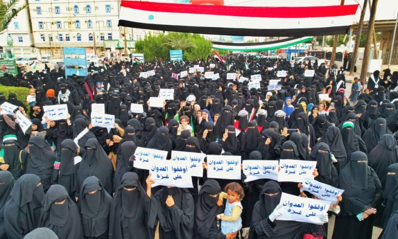 Angry women's march in Marib condemns Israeli starvation policies in Gaza.