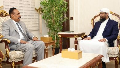 Council member Abdulrahman Al-Mahrami emphasizes the priority of road projects in the temporary capital, Aden.