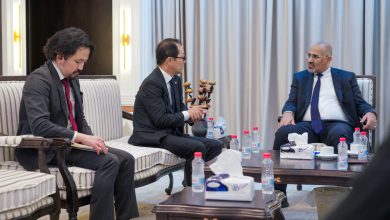 Council member Aidarus al-Zubaidi discusses ways to enhance Japan's developmental support for Yemen with the Japanese ambassador.