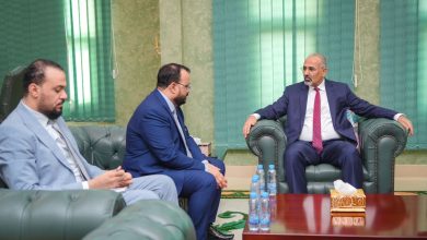 Council member Al-Zubaidi reviews the Ministry of Public Works' progress, emphasizing the importance of completing road maintenance projects.