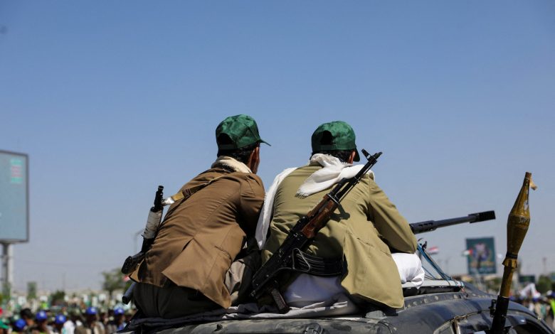 Houthi forces intensify arrests in Taiz and raid mosques in Mawiya, escalating tensions in the region.