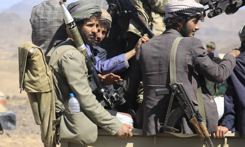 Houthi militias abduct a mosque imam and shut down a Quran memorization center in Al-Bayda and Ibb.