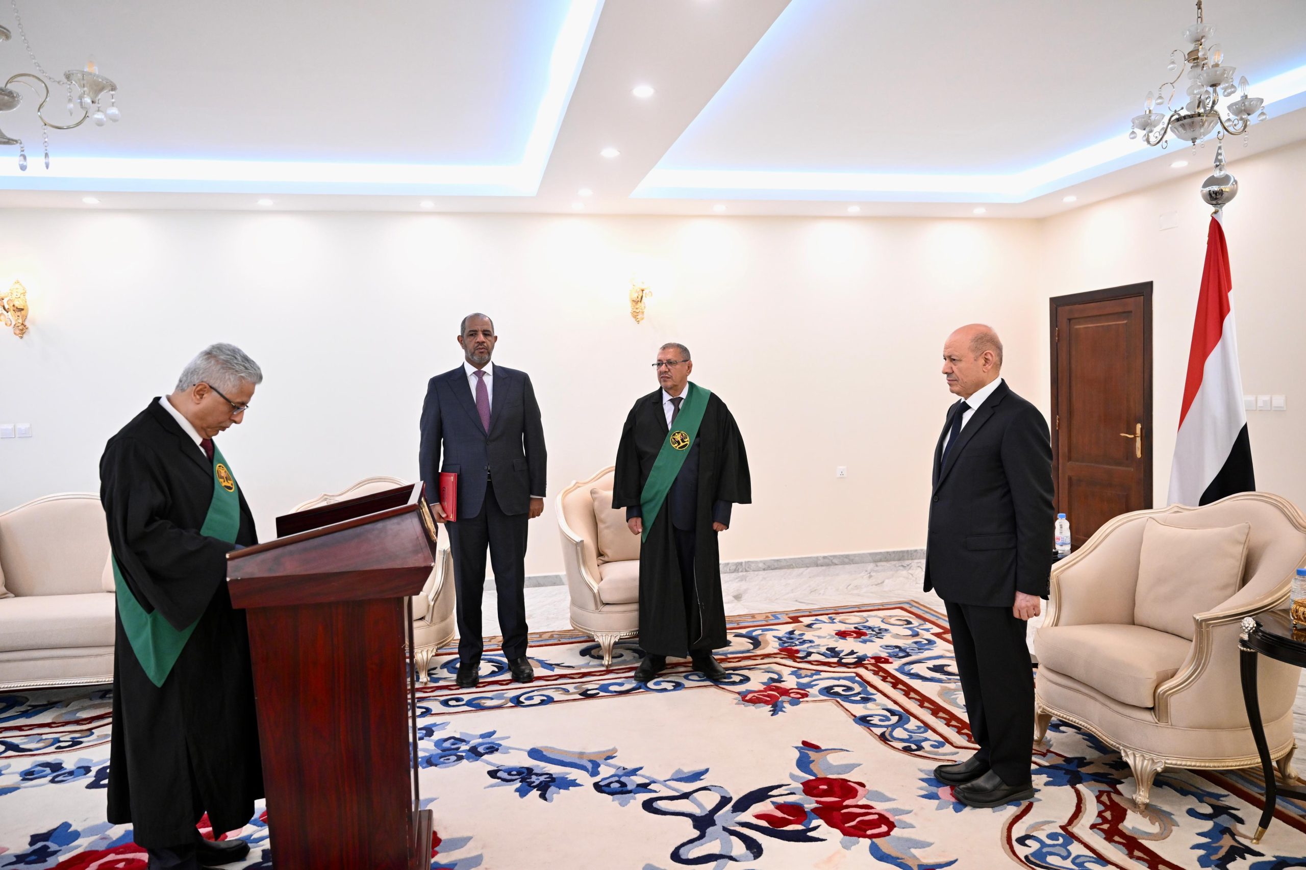 Judge Sahl Hamza takes the oath of office as Secretary-General of the Supreme Judicial Council.