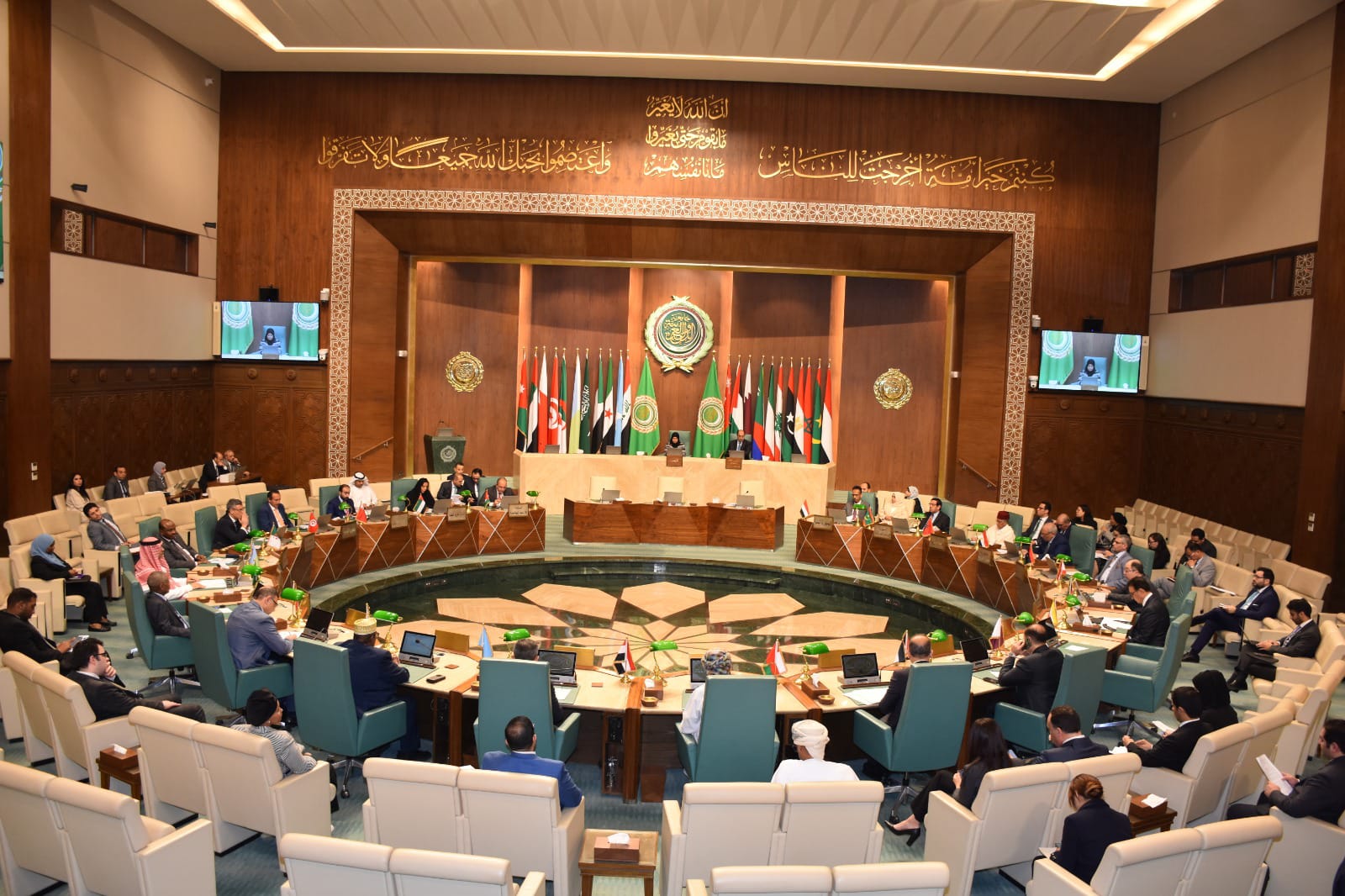 The Arab League calls for the renewal of the international mandate for UNRWA in the occupied territories.