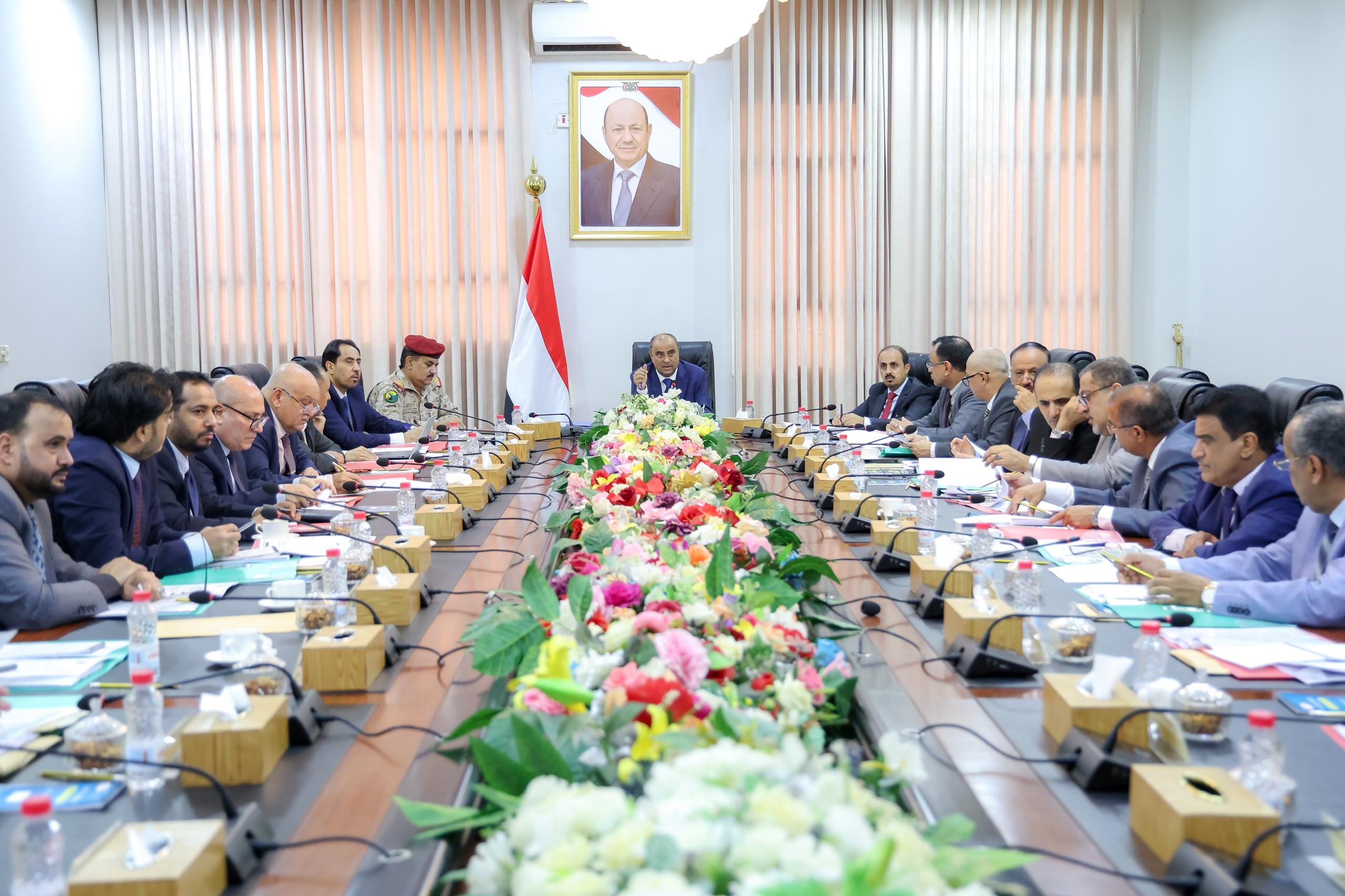The Cabinet approves a series of measures in an extraordinary meeting to address the electricity crisis.