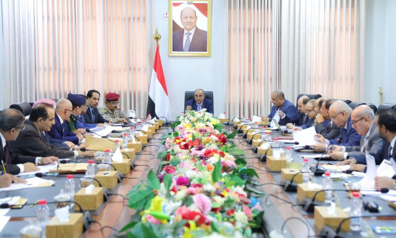 The Cabinet discusses updates on economic and service conditions, coordinating plans with the Central Bank to address currency decline.