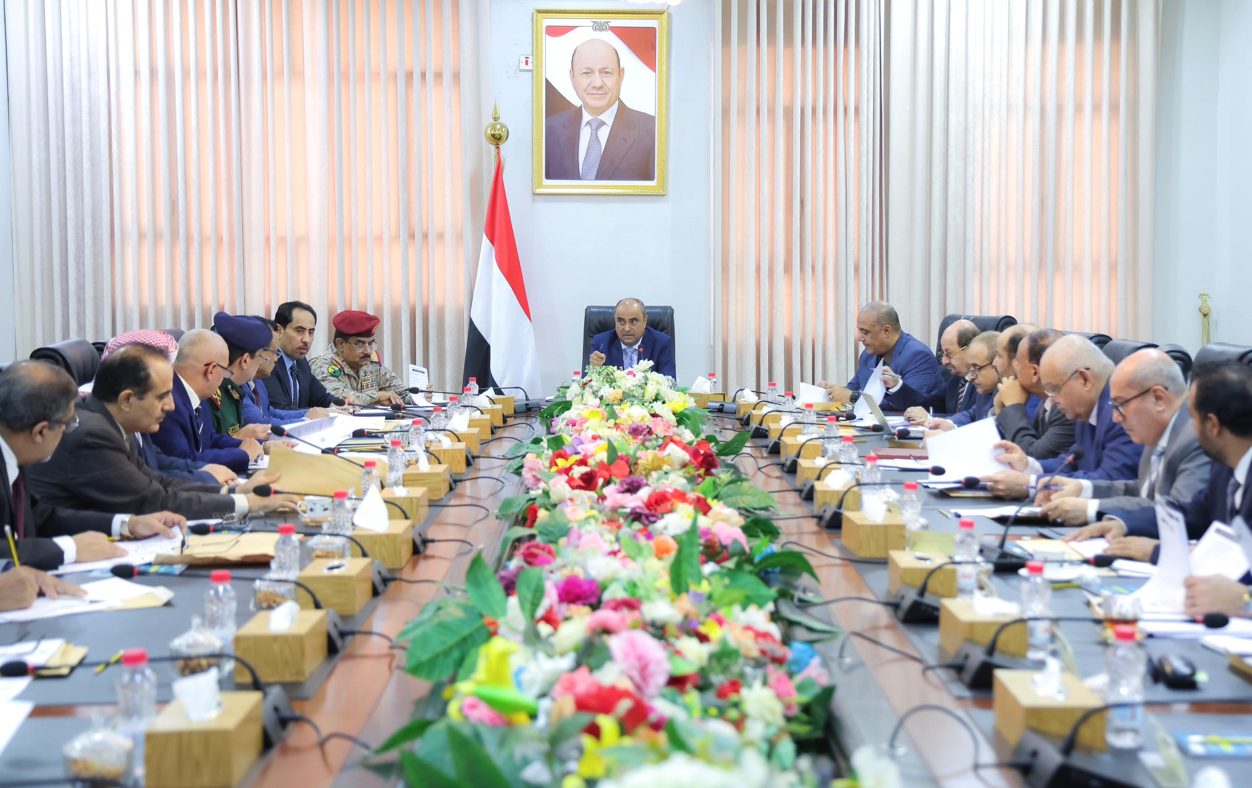 The Cabinet discusses updates on economic and service conditions, coordinating plans with the Central Bank to address currency decline.