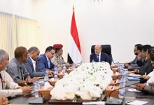 The Chairman of the Leadership Council held a meeting with local authority leaders in Al-Mahra Governorate.