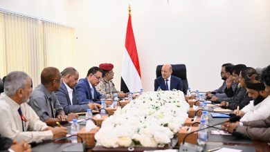 The Chairman of the Leadership Council held a meeting with local authority leaders in Al-Mahra Governorate.
