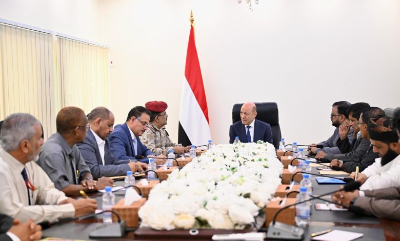 The Chairman of the Leadership Council held a meeting with local authority leaders in Al-Mahra Governorate.