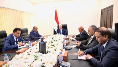 The Chairman of the Presidential Leadership Council meets with the Prime Minister and the Central Bank Governor.