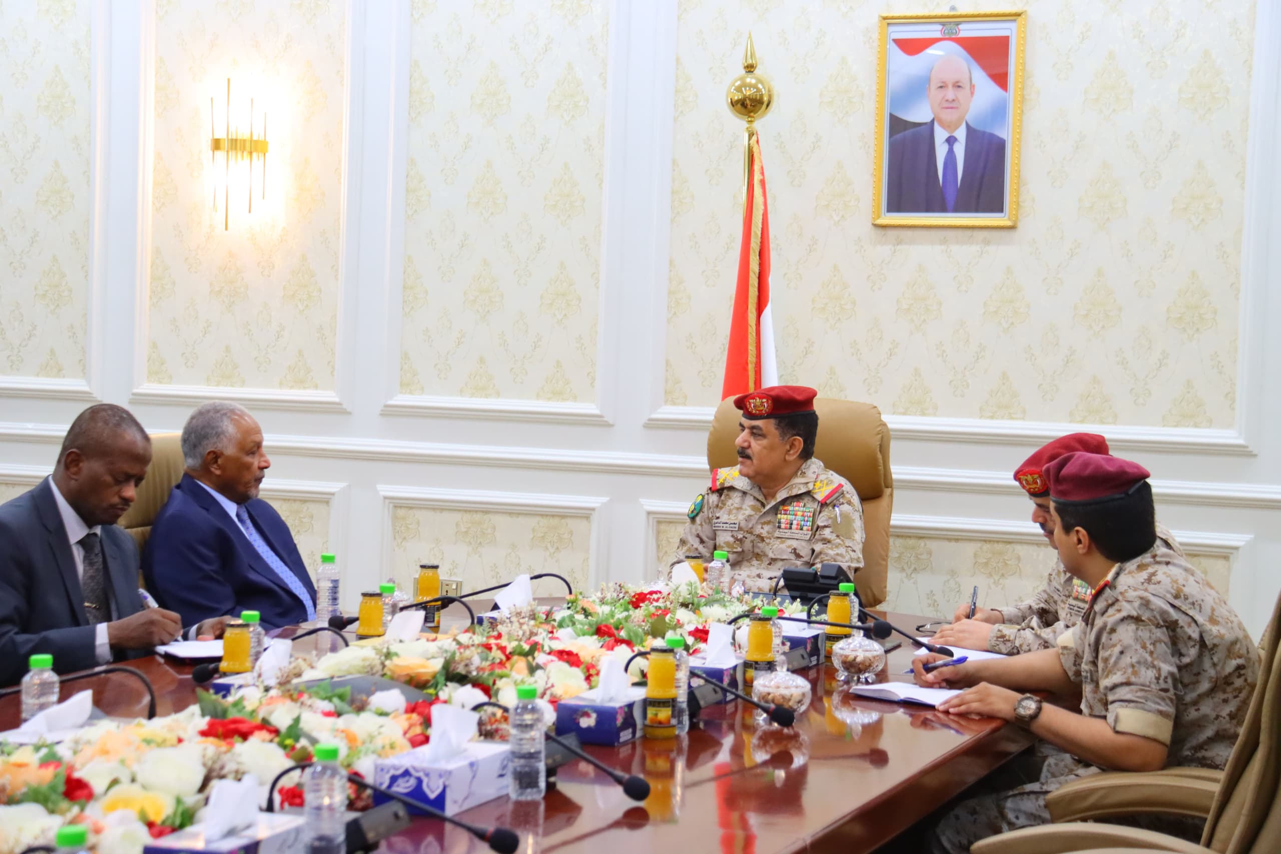 The Defense Minister meets with the ambassadors of Sudan and Japan in Aden.