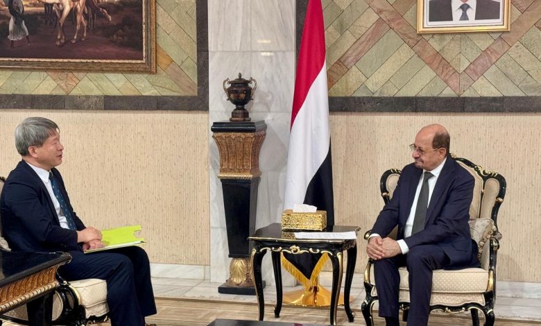 The Foreign Minister discusses ways to enhance bilateral relations with the South Korean ambassador.