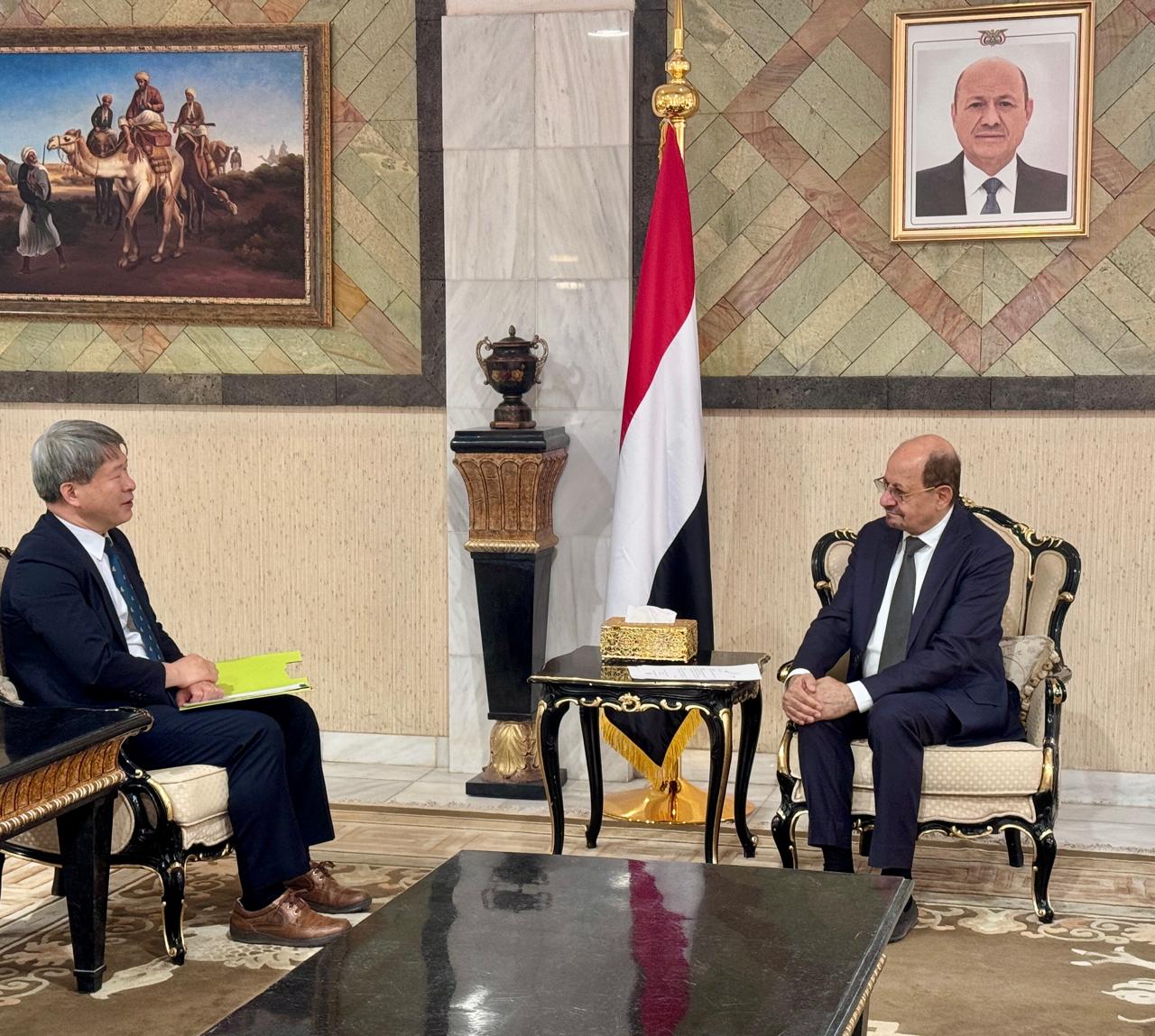 The Foreign Minister discusses ways to enhance bilateral relations with the South Korean ambassador.