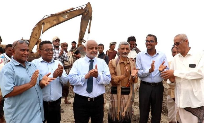 The Governor of Al Hudaydah inaugurates the reopening of the Abu Zahr tourist bay in Al Khawkhah.