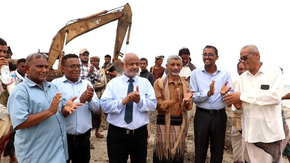 The Governor of Al Hudaydah inaugurates the reopening of the Abu Zahr tourist bay in Al Khawkhah.