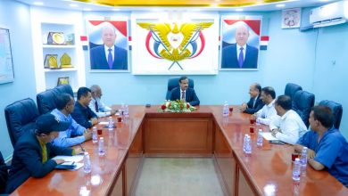 The Governor of Shabwa emphasizes judicial independence and discusses enhancing financial resources and the activities of the medical college.