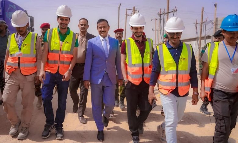 The Governor of Shabwa inspects progress on the solar energy project.