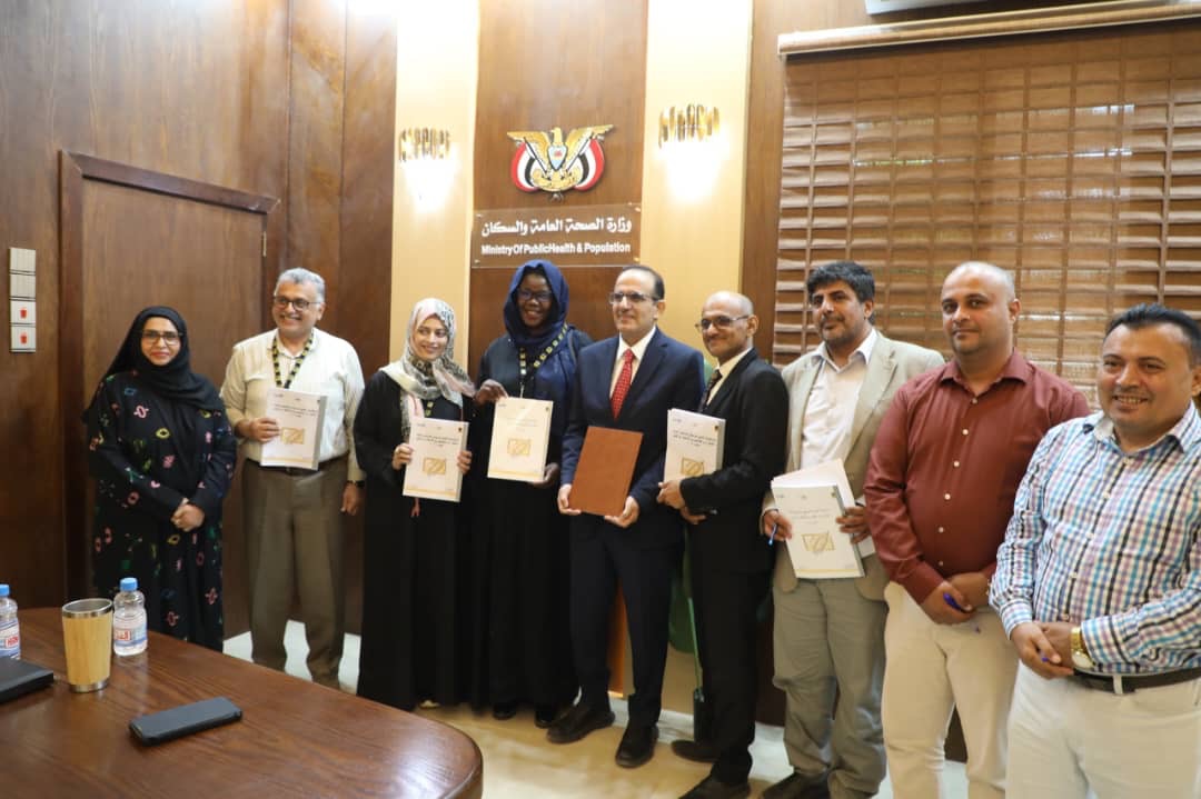 The Health Minister signs a strategy to boost vaccination rates and meets with the director of MedGlobal.