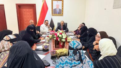 The Minister of Information, Culture, and Tourism meets with women's craft associations, pledging support for traditional crafts and industries.