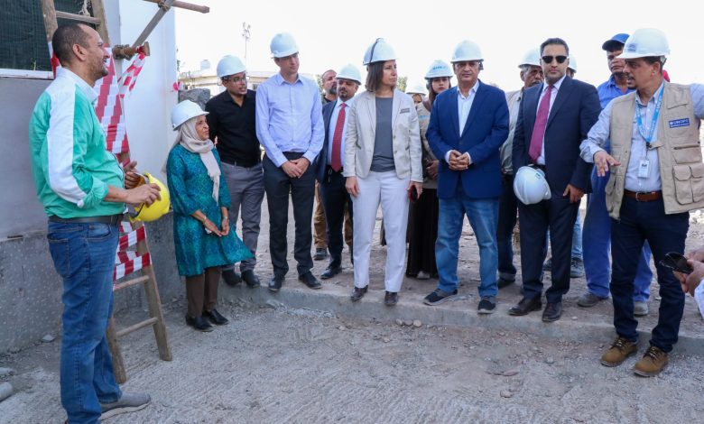 The Minister of Water and a World Bank delegation review progress on the water pumping station project in the Al-Barzakh area.